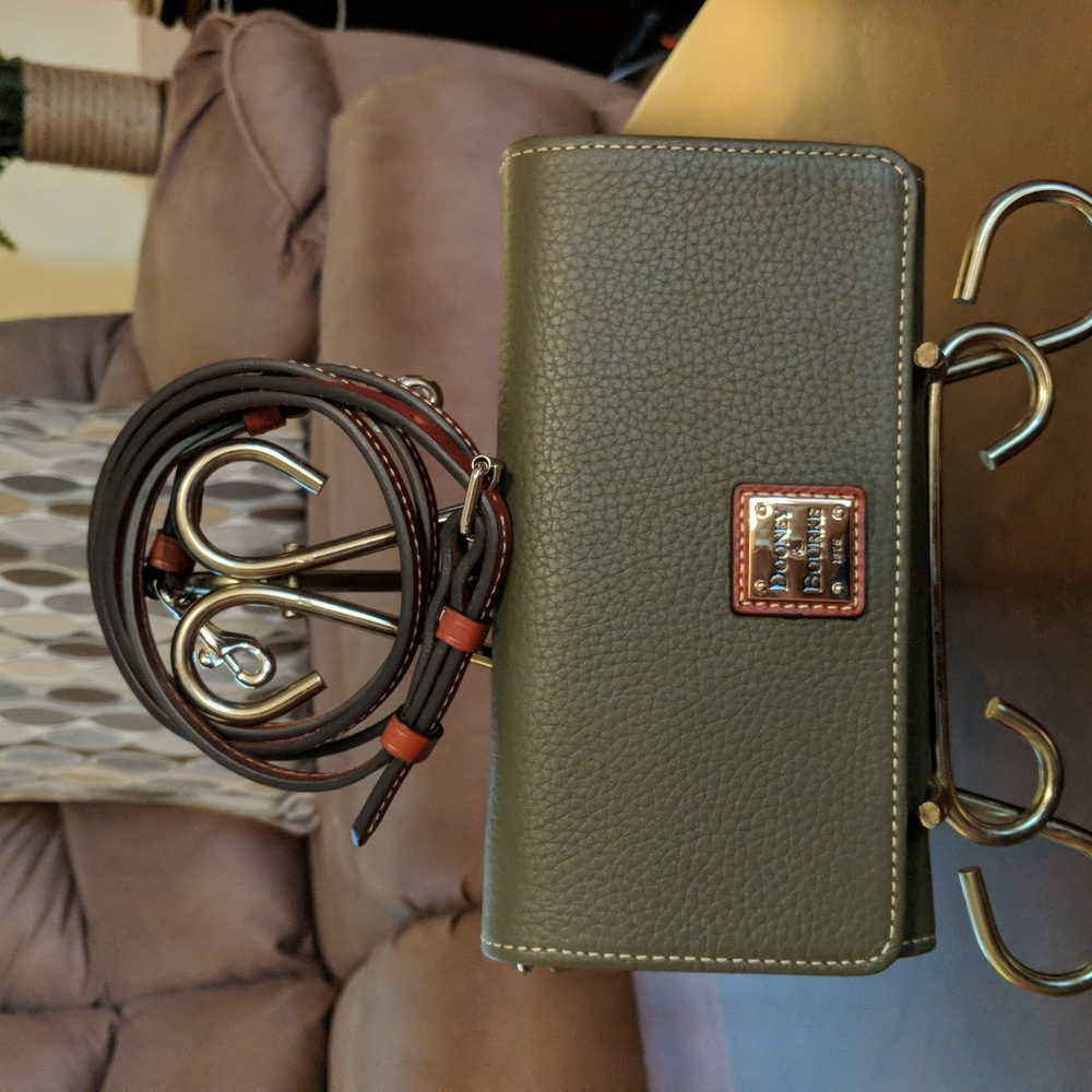 NWT Dooney & Bourke Daphne Crossbody